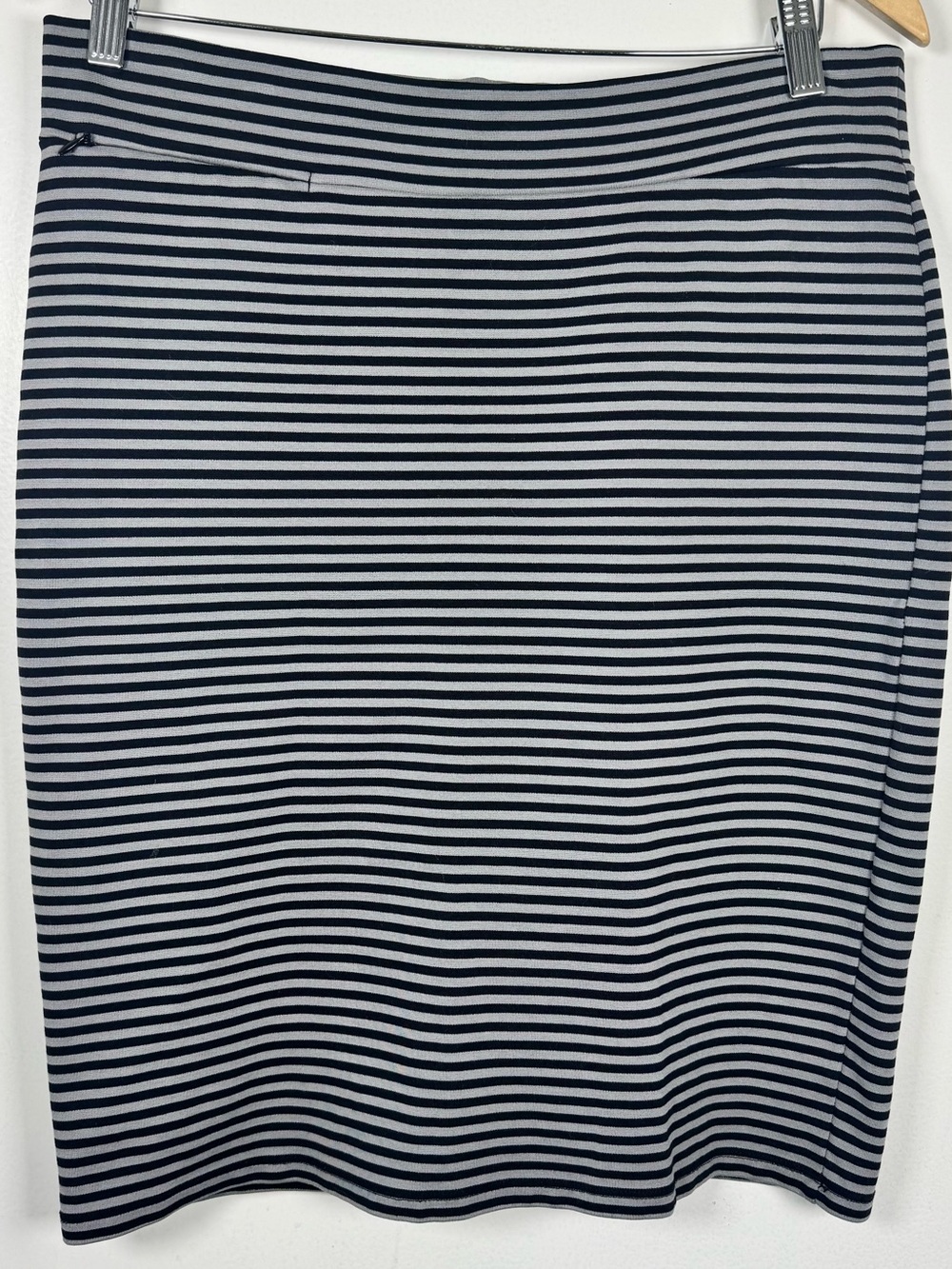 Toad & Co Paseo Gray & Black striped Tencel Knit pencil skirt Women’s Medium EUC